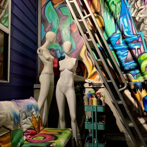 Yep, I make hats for this rock star (Linda Perry) at Wednesday’s Child Studio. - Picture 12 of 17